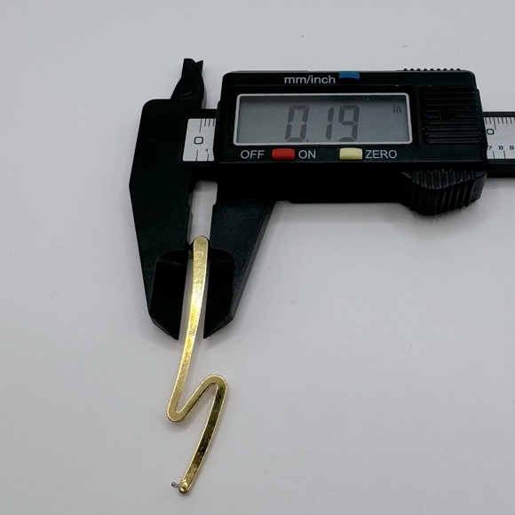 VINTAGE Gold-Tone Crystal Zig Zag Earrings - Picture 11 of 11